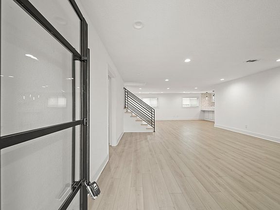 3rd image of 6010 Rutherglenn Dr