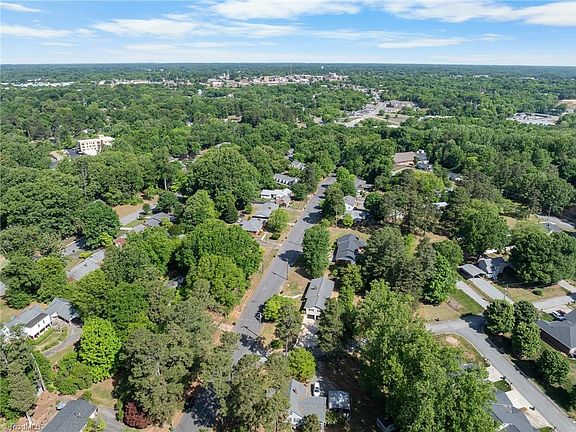 5th image of 26 Eastside Dr