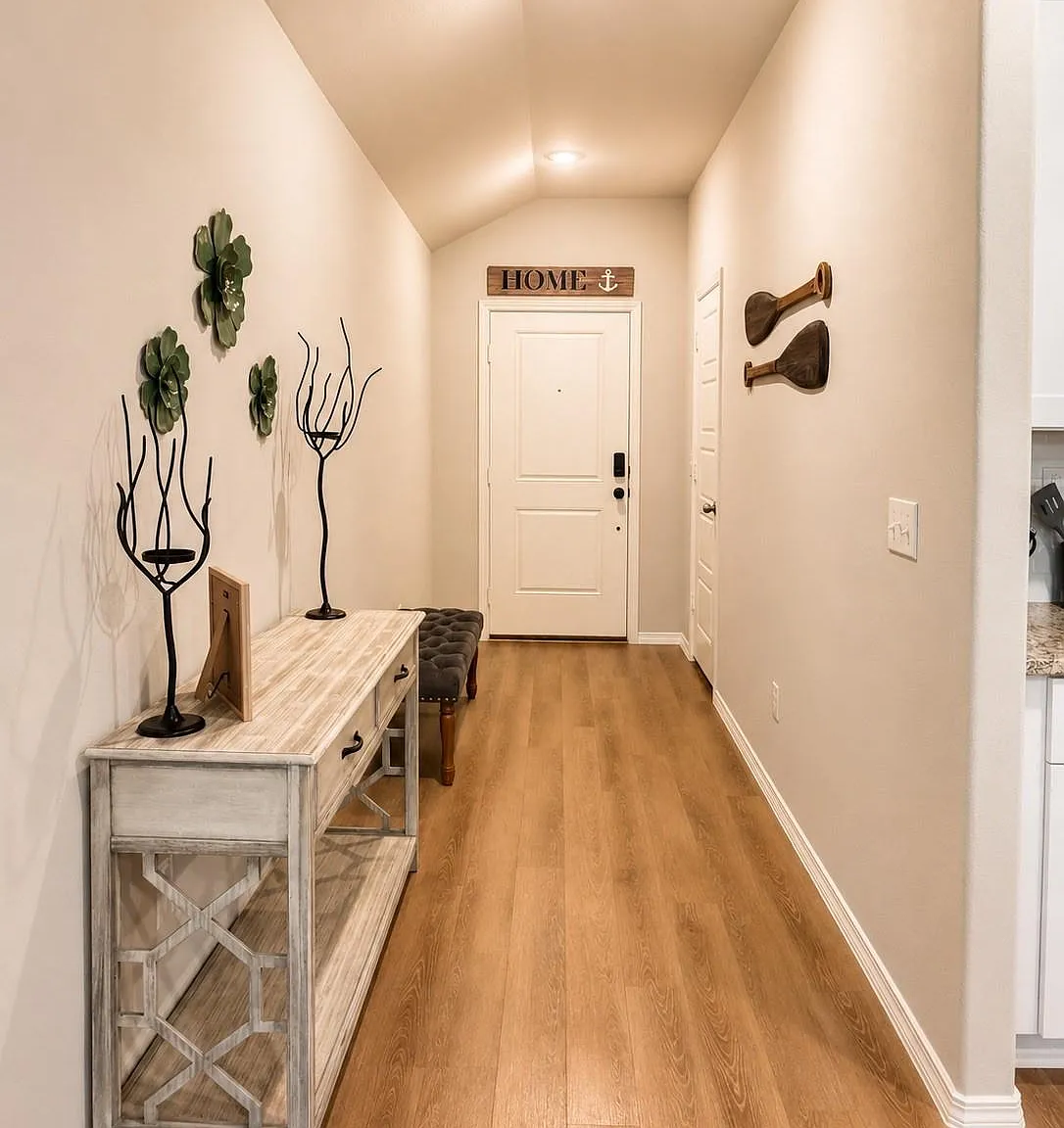 3 bed, 2.0 bath, 1424 sqft, $2,200 — Photo 2