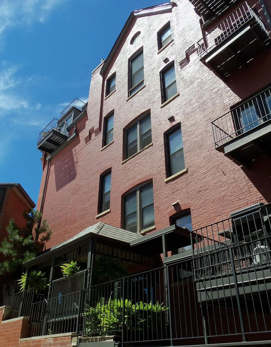 2 bed, 1000 sqft, $2,920 — Photo 2