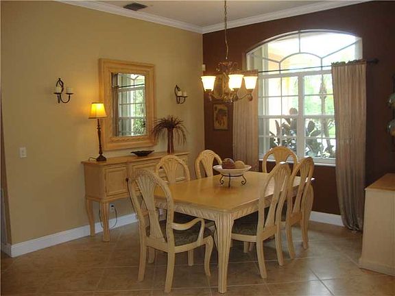 3rd image of 6265 Saratoga Cir