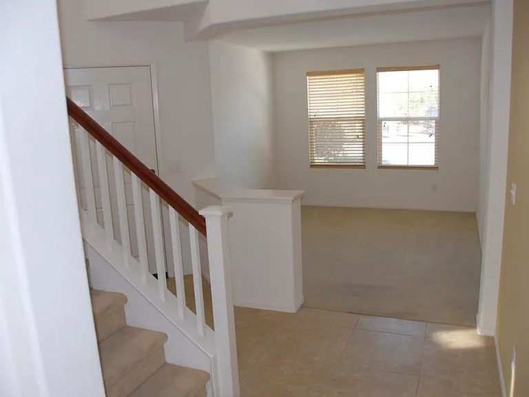 276 Canyon Creek Way — Photo 4