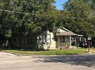 317 Poth St, Yoakum, TX 77995