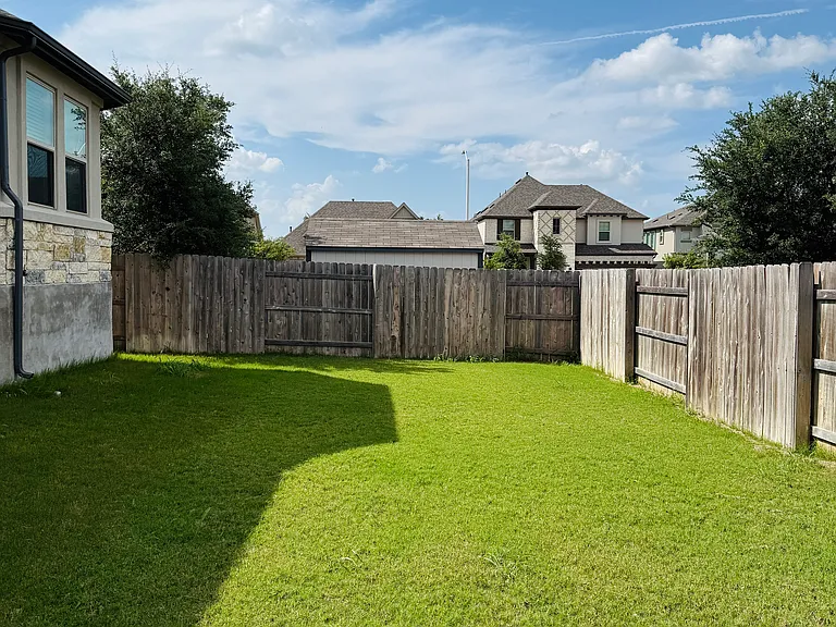 2944 Youngwood St — Photo 21