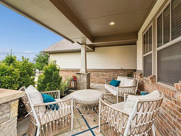 5th image of 2101 Cox Ln