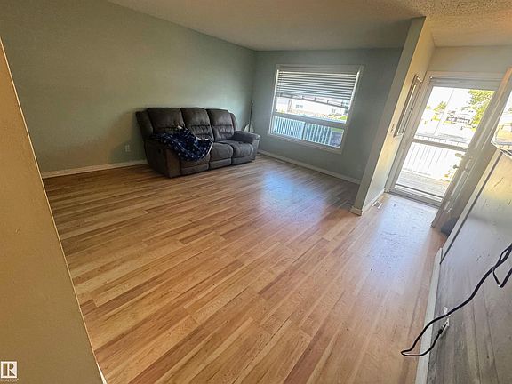 4th image of 17328 106th St NW