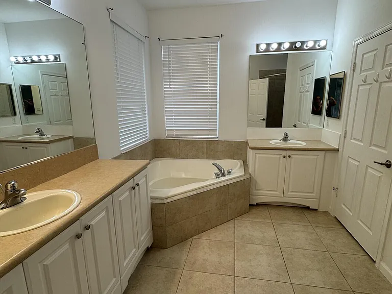 1804 SW Jamesport Dr — Photo 22