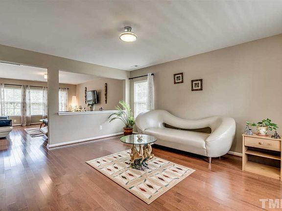4th image of 622 Childsberg Way