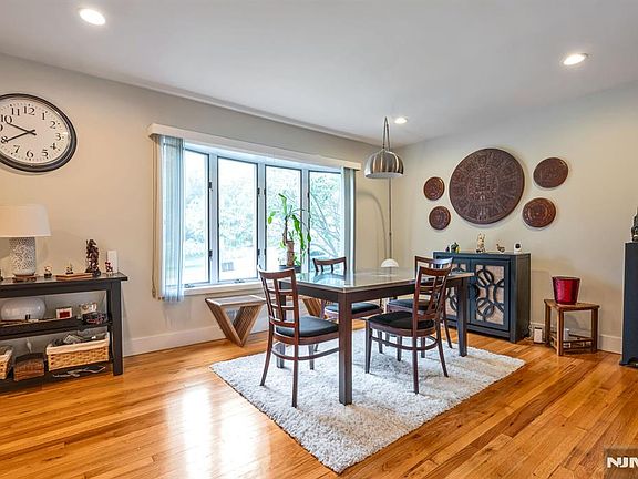 4th image of 49 Rutherford Pl