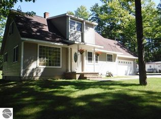2274 N Jacobson Rd, Suttons Bay, MI 49682