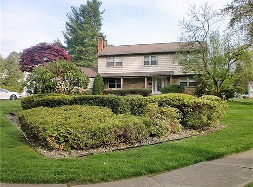 2nd image of 22 Meadowlark Ln
