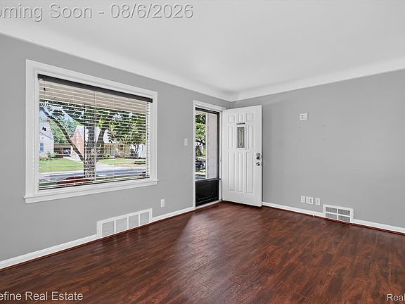 5th image of 3124 N Vermont Ave
