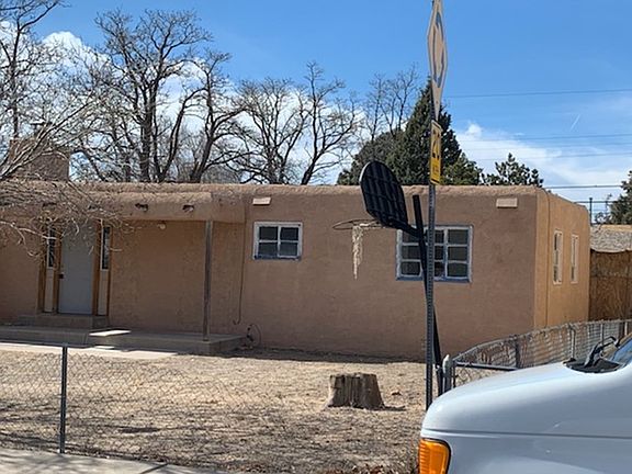 2nd image of 305 Cagua Dr NE