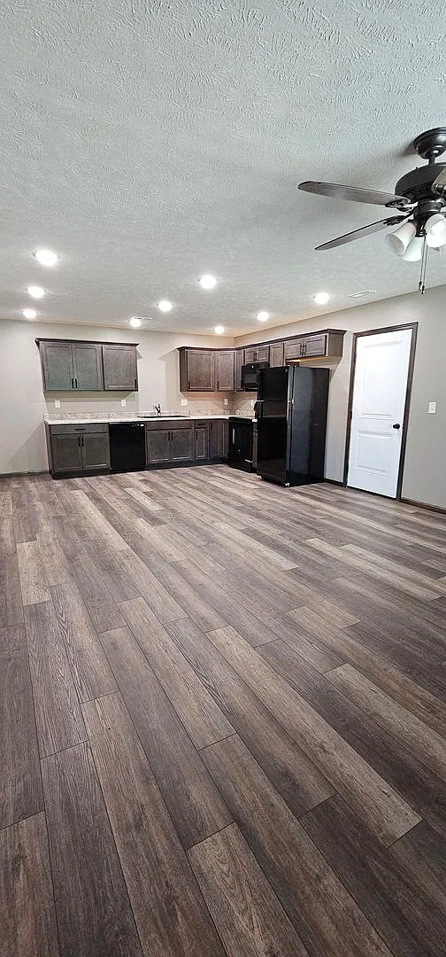 Newly constructed 2-bedroom, 1 bathroom, 2 car garage. — Photo 3