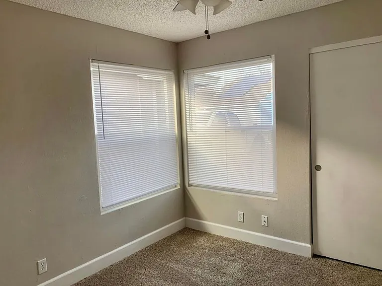 1403 E Sunnyview Ave — Photo 15