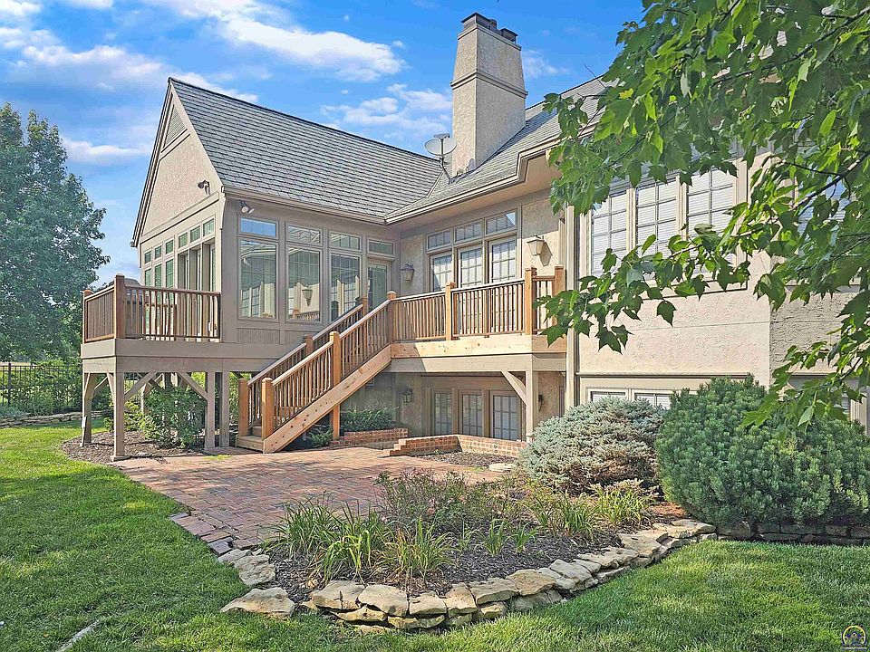 2nd image of 1101 SW New Forest Dr