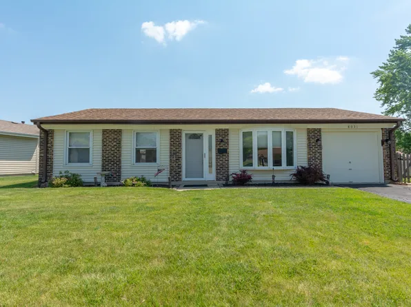 8031 S Applewood Ct, Hanover Park, IL 60133