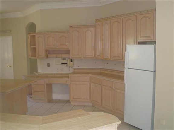 3rd image of 401 Woodbluff Ter