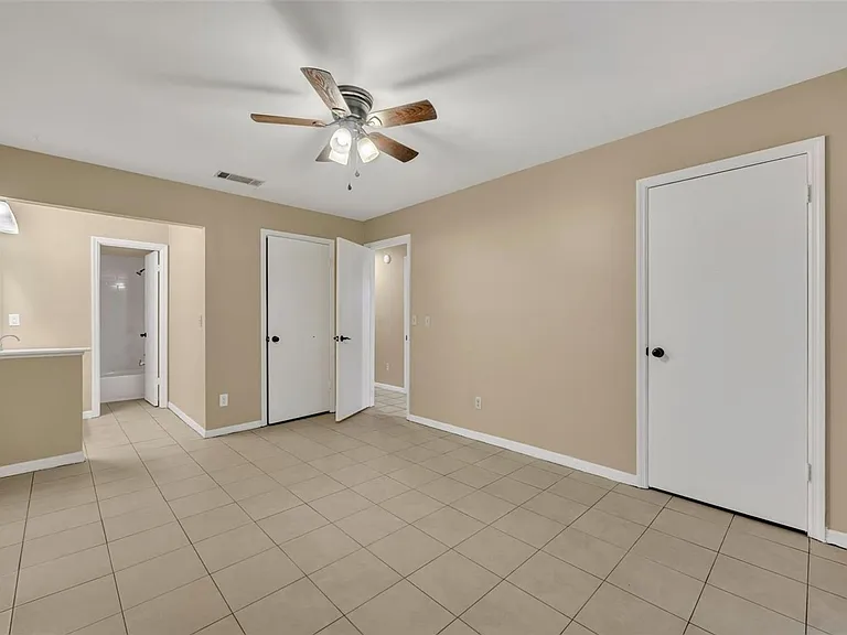 932 Robinhood Ct — Photo 11