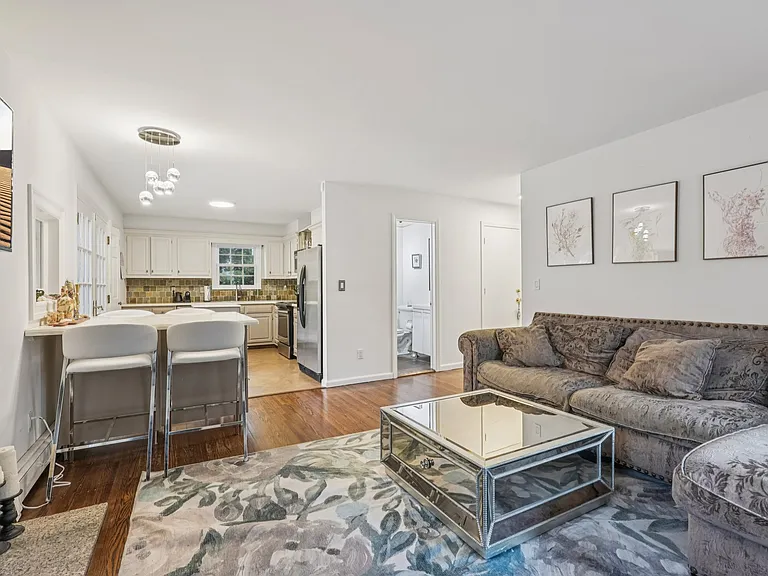 9 Oakwood Ave — Photo 15