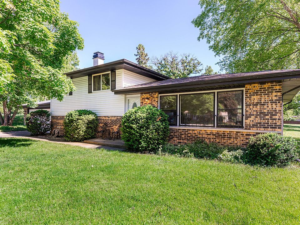 1st image of 779 Willow Ct