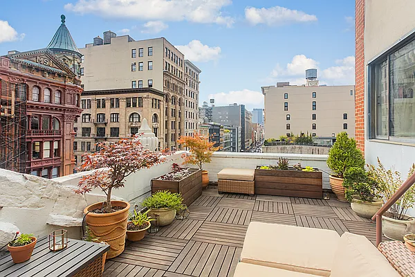 Sold by Compass | media 7