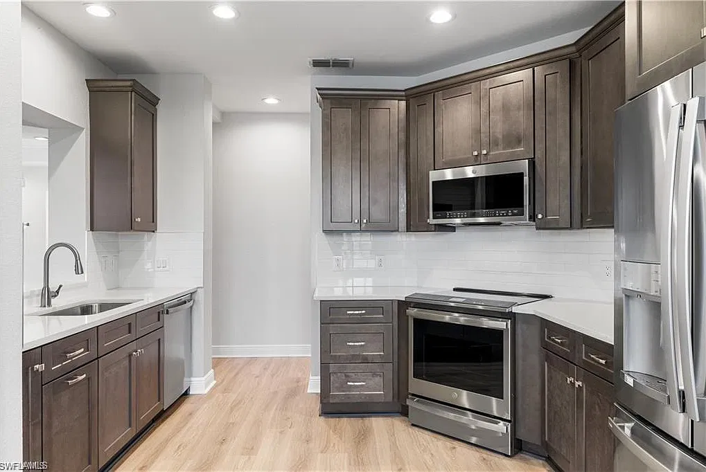 3 bed, 3.0 bath, 2114 sqft, $8,500 — Photo 3