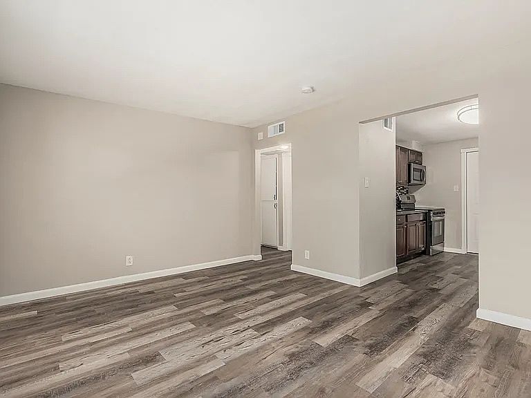 1st image of 1012 S Smith Rd #1