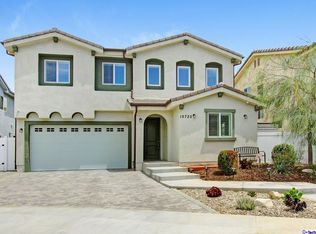 15725 Liggett St, North Hills, CA 91343