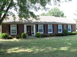 105 Adams Loop, Tennessee Ridge, TN 37178