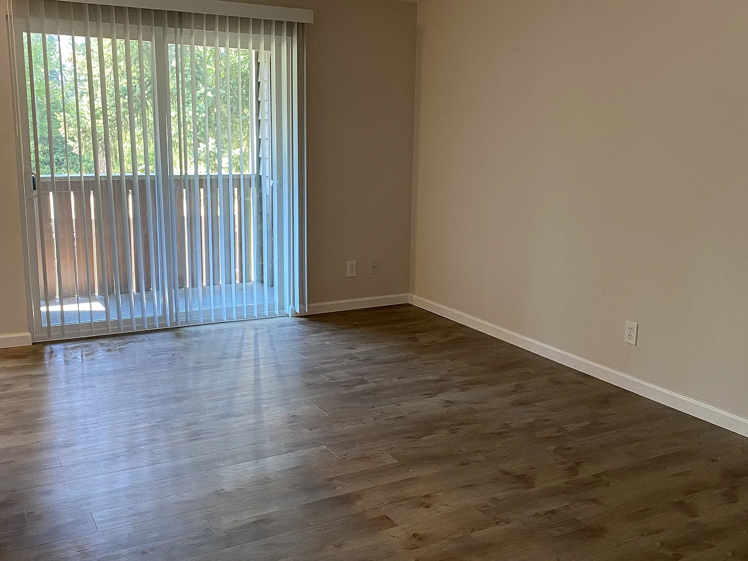2 bed, 1000 sqft, $2,200 — Photo 3