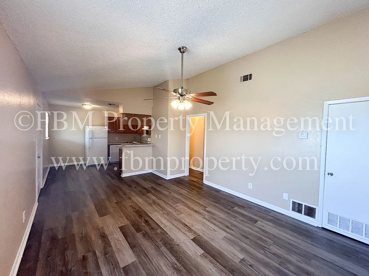 Building Photo - 604 Walter Stephenson Rd #B
