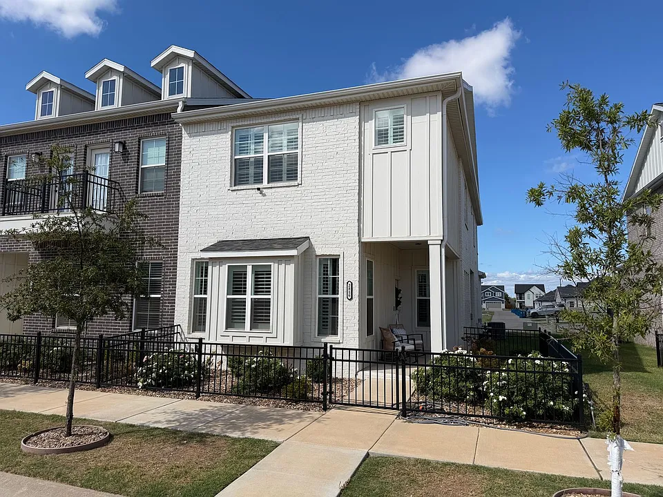 2816 Arlington Blvd