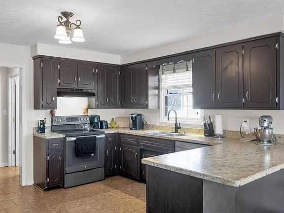 4th image of 510 Ashbury Cir