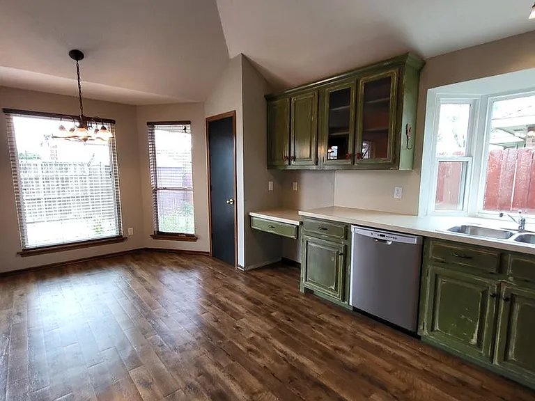 3517 Glisten St — Photo 10