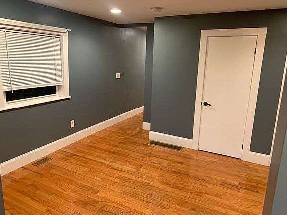 3rd image of 1495-1497 Hyde Park Ave #4