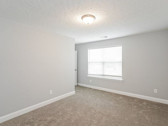 4th image of 382 Green Hills Dr