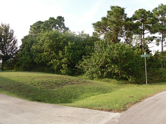 3rd image of 1381 SW Kapok Ave