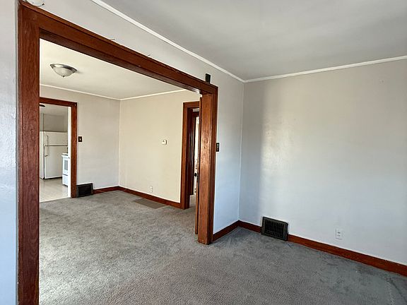 2nd image of 5141 Ternes St #2
