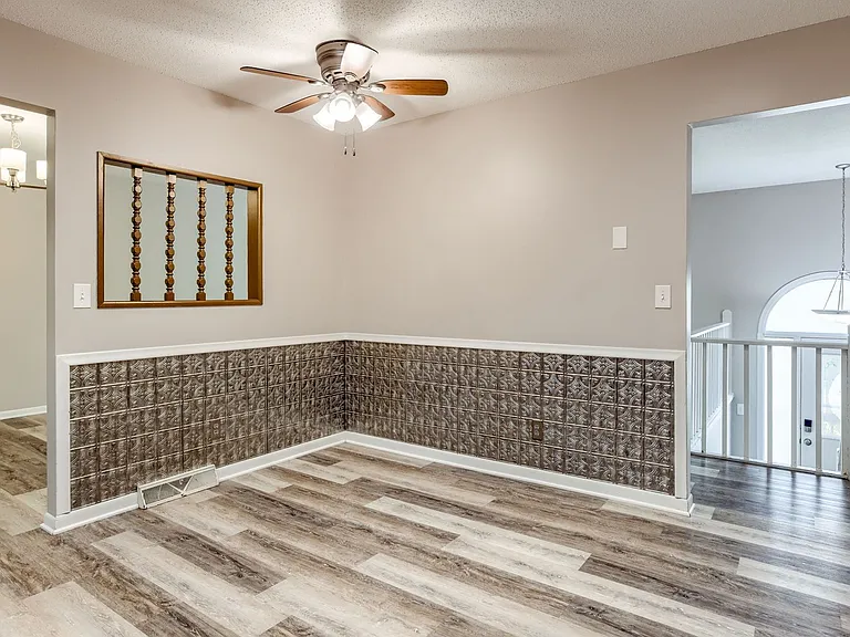 11705 Meredith Ave — Photo 10
