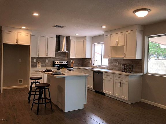 5th image of 2635 W Surrey Ave