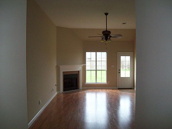 3rd image of 26043 Wimbledon Ave