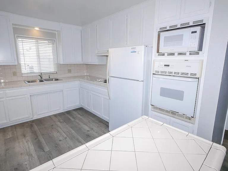 1050 Hornblend St — Photo 9