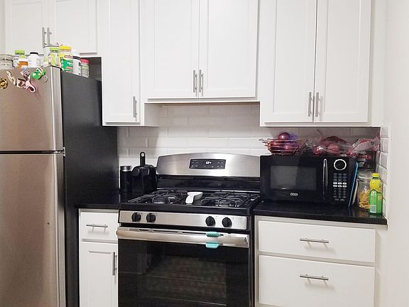2nd image of 918 Green Bay Rd APT 2D