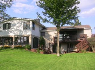482 Beverly Island Dr, Waterford, MI 48328