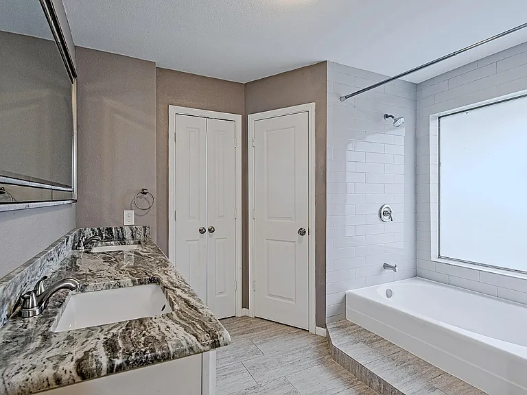 3323 Lost Hollow Dr — Photo 21