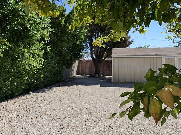 4th image of 466 E Molino Rd