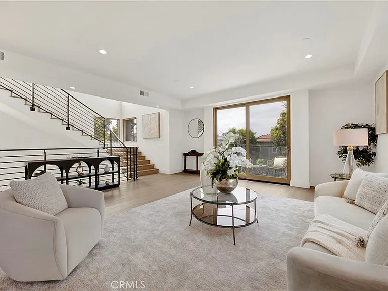 941 E California Blvd #1 — Photo 9