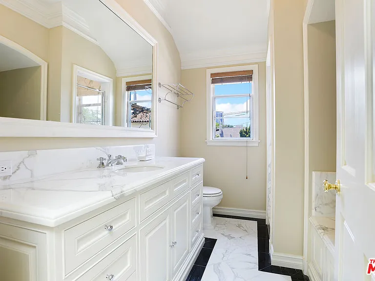 155 S Rodeo Dr — Photo 9