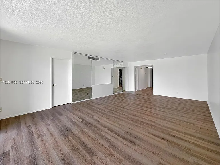 3641 Oaks Clubhouse Dr #201 — Photo 11